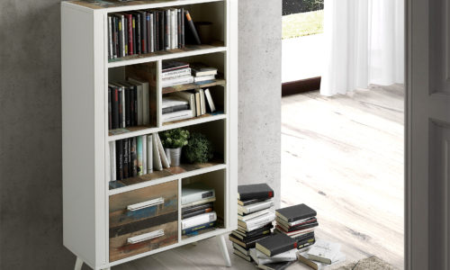 Ambiente estantería Nordic de estructura metálica color blanco y madera reciclada de barco con 2 cajones