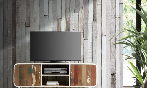 Ambiente Sixties mueble TV de estructura metálica blanco y madera reciclada de barco con 2 puertas